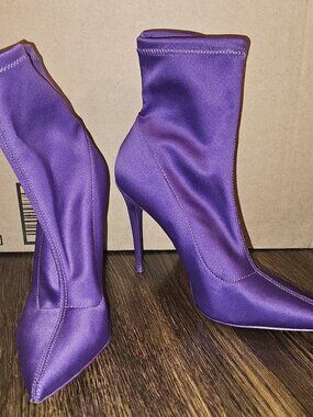 Women's High Heel Fabric Ankle Boot/Shoe - Size 7